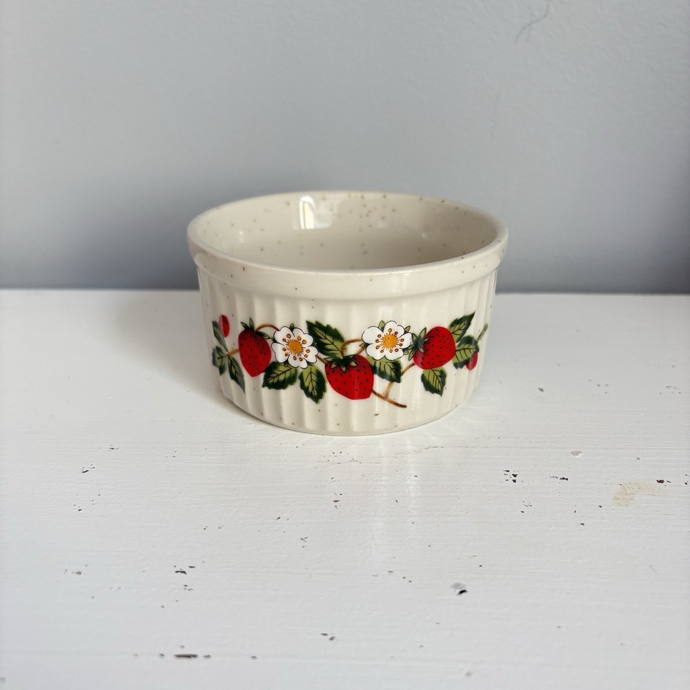 SHEFFIELD Strawberries n' Cream Stoneware Ramekin Serving Bowl Retro Y2K
